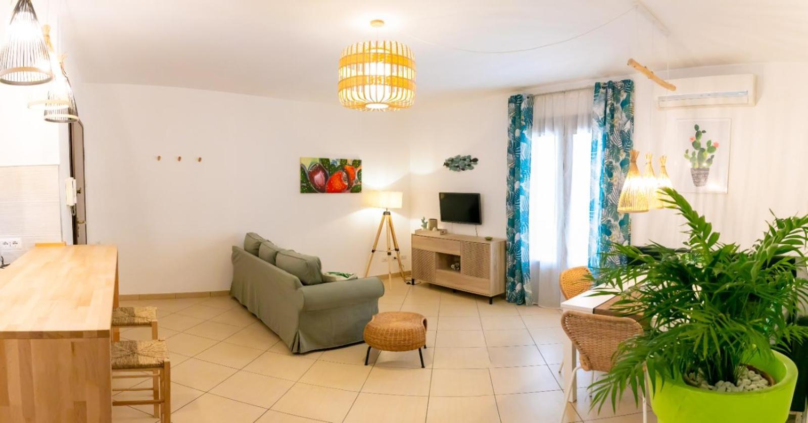 Cozy Beach House Чефалу Екстериор снимка